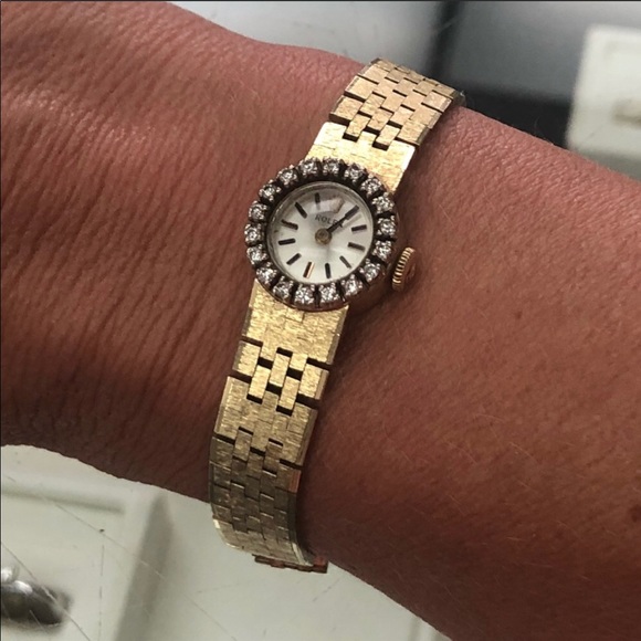 14k solid Gold Rolex - Picture 4 of 8